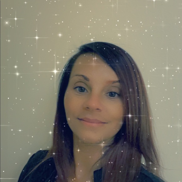 Meet your Posher, Stephanie - Picture 7 of 12